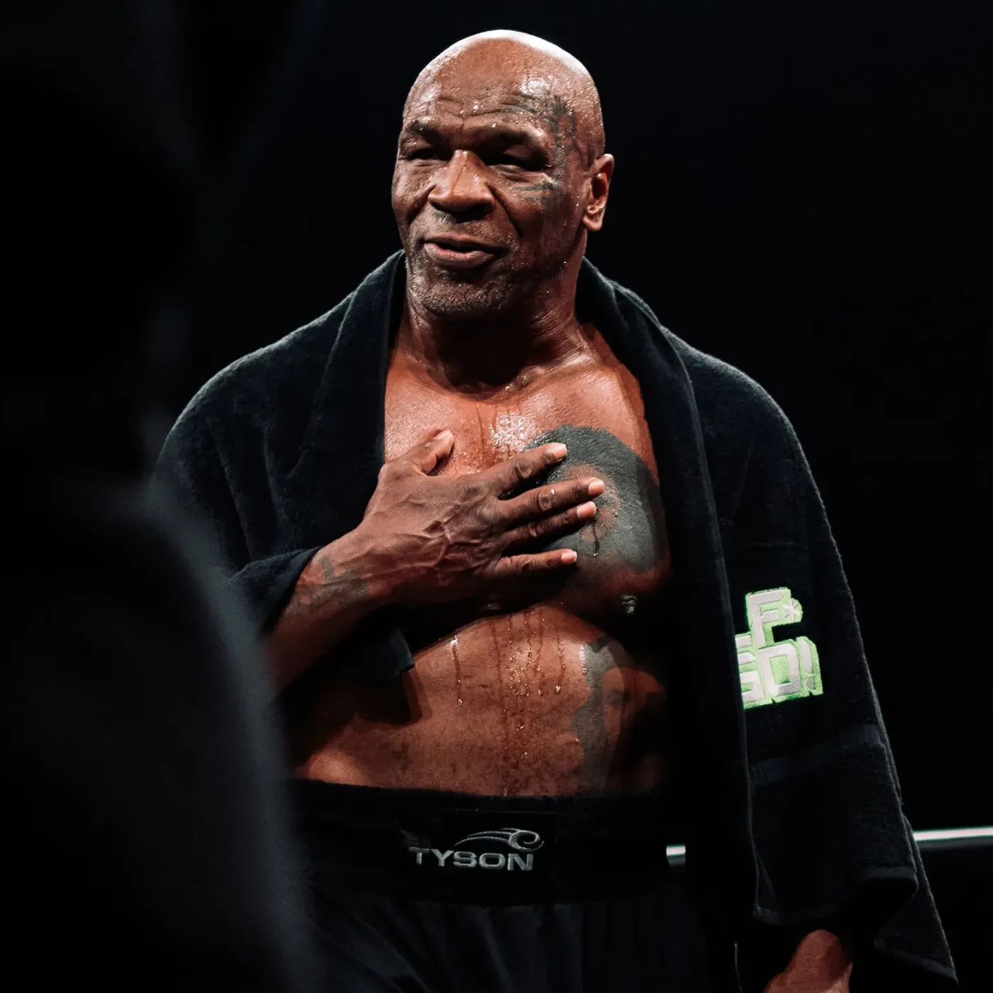 image_673ee6777a4de Mike Tyson “Kneels Before Jake Paul”: Retires After Brutal Knockout, Admits He’s No Longer Worthy!