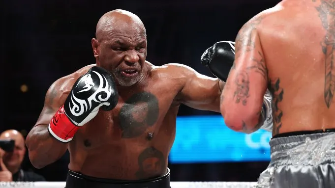 Mike Tyson "Biết ơn" khi được lên võ đài "Lần cuối cùng"