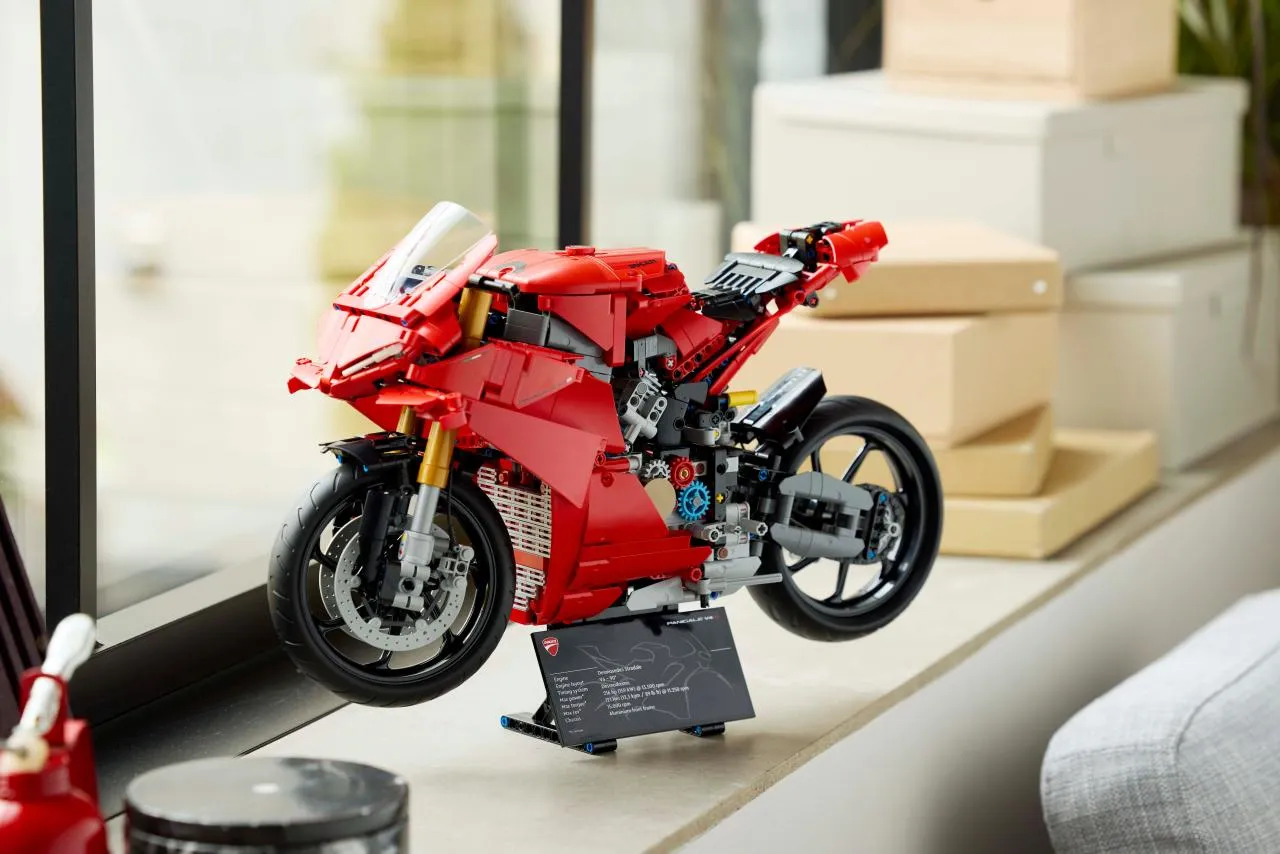 image_67481b8f88a08 Admire the unique collaboration between Ducati and LEGO