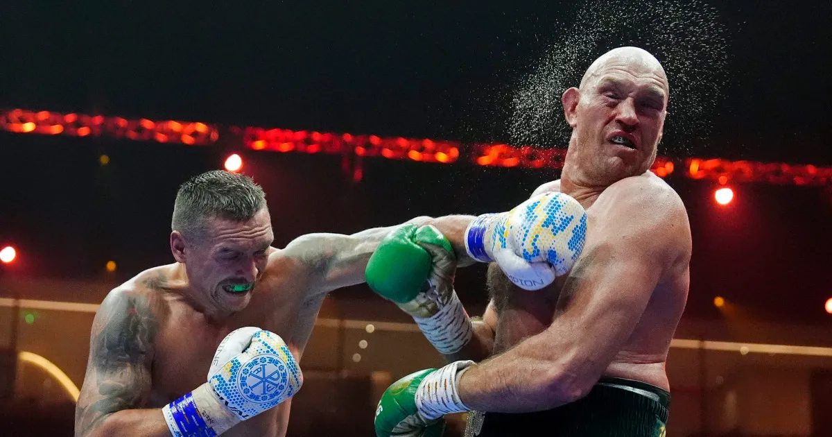 Oleksandr Usyk đánh bại Tyson Fury bằng quyết định chia đôi để trở thành nhà vô địch hạng nặng không thể tranh cãi