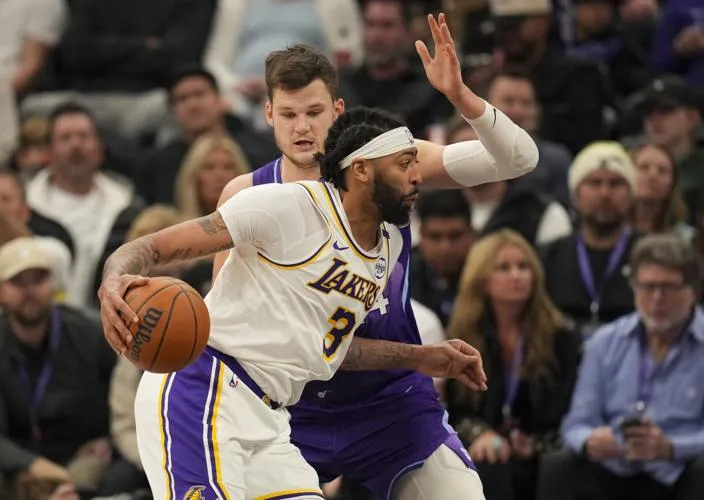 image_674d7d7aacb93 LeBron James Leads Lakers to Narrow Victory Over Jazz with Historic Feat