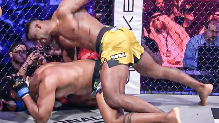 Francis Ngannou đánh bại Renan Ferreira bằng cú knock-out dữ dội ngay trong hiệp đầu tiên