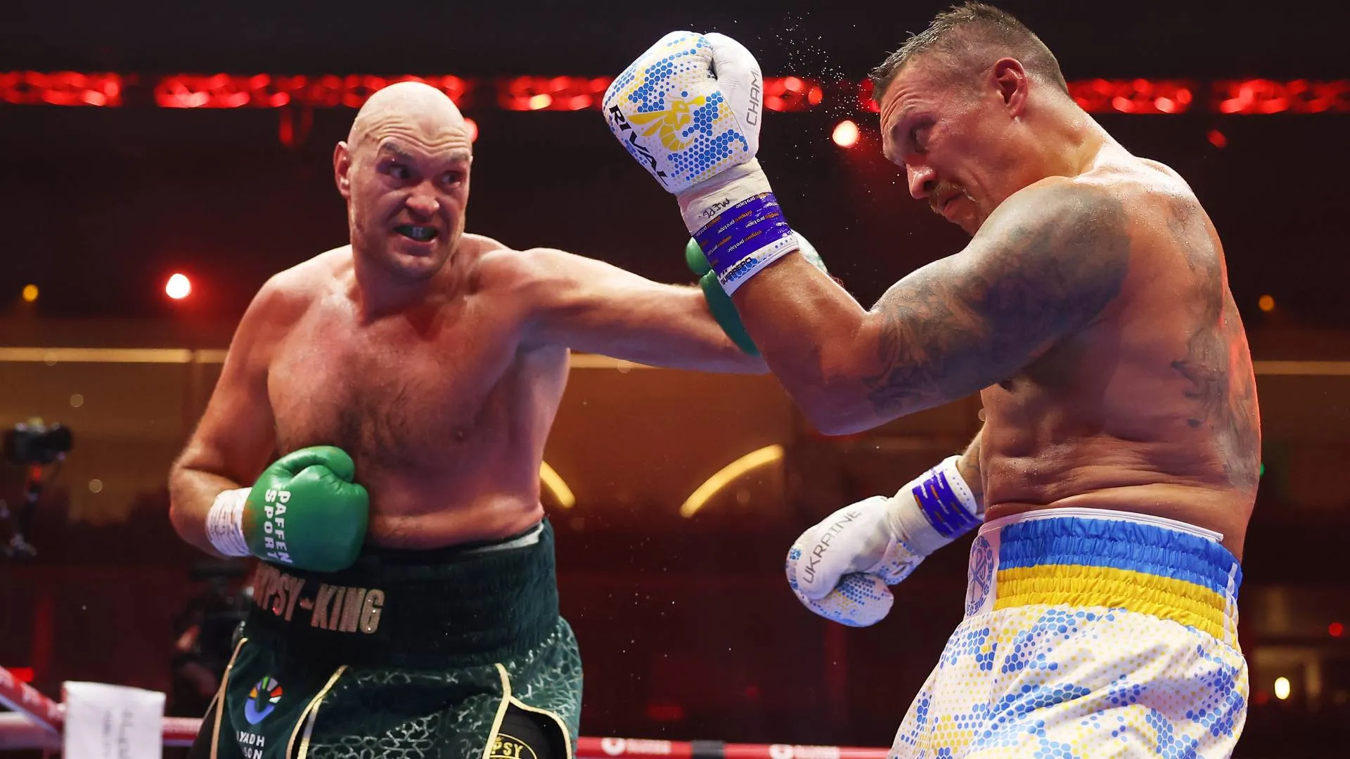 Oleksandr Usyk đấu với Tyson Fury 2 - Mike Tyson đưa ra phán quyết về trận tái đấu bom tấn | DAZN News US