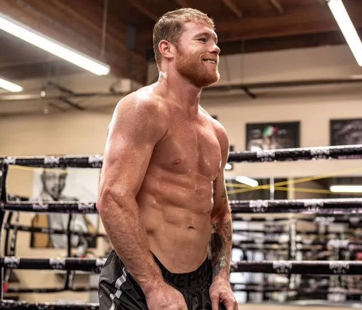 Sự thay đổi cơ thể đáng kinh ngạc của Saul 'Canelo' Alvarez đã thống trị bốn hạng cân khác nhau khi anh cố gắng thống nhất hạng cân siêu trung bình với Caleb Plant | talkSPORT