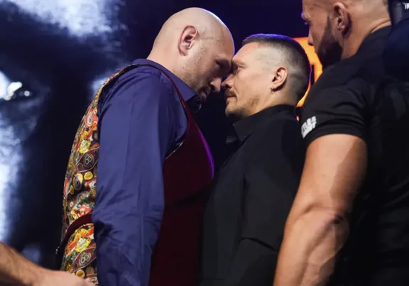 Vì sao trận đại chiến quyền anh hạng nặng giữa Tyson Fury và Oleksandr Usyk  bị hoãn?