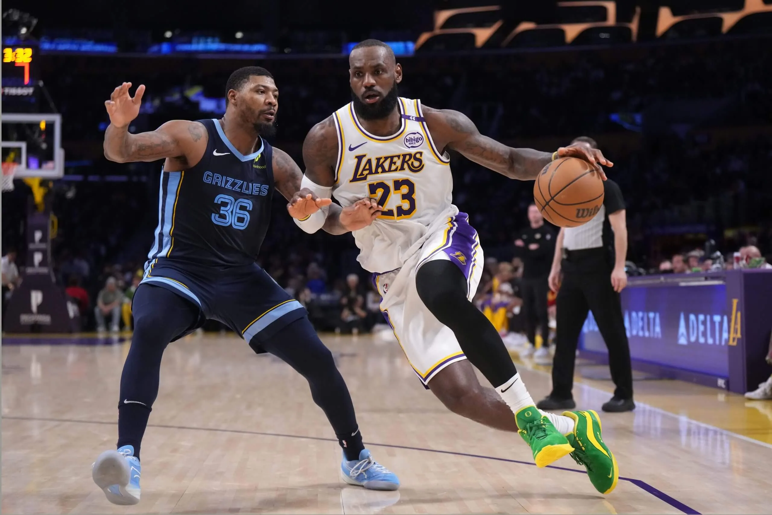 LeBron James feels 'pretty good' after 2-game absence from Lakers, will  manage foot issue - The Athletic