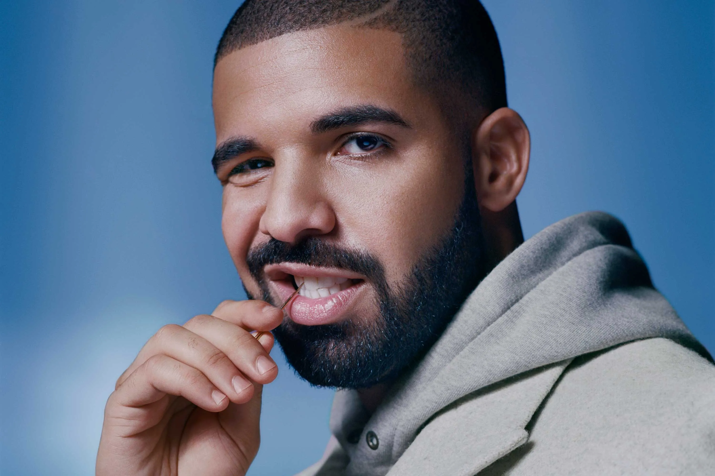 Báo cáo: Drake đã kiếm được 100 triệu đô la chỉ từ Spotify và Apple Music