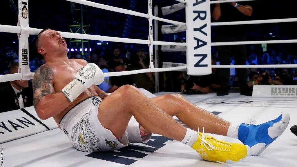 Oleksandr Usyk hạ gục Daniel Dubois ở hiệp thứ chín của trận tranh đai vô địch hạng nặng thế giới tại Ba Lan - BBC Sport