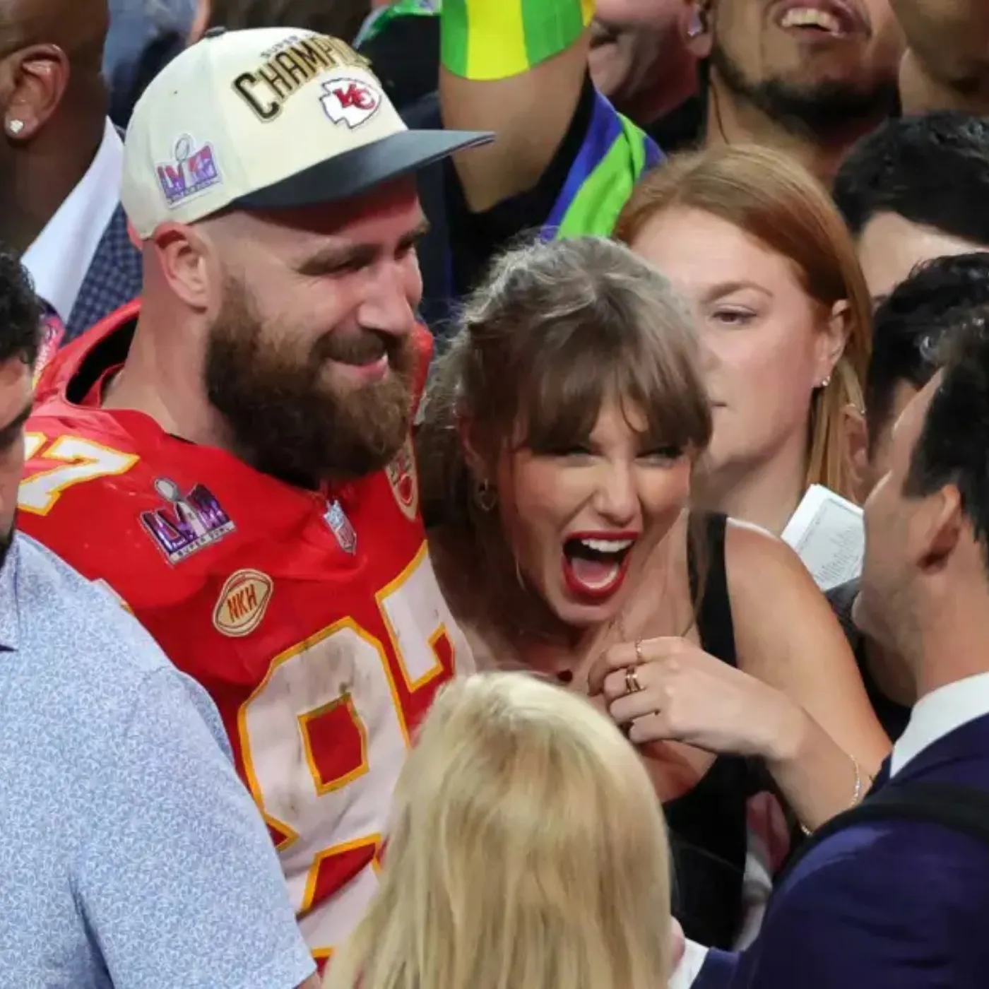 image_676a5c261251d Taylor Swift and Travis Kelce Spark Buzz with Adorable Matching Jacket Appearance