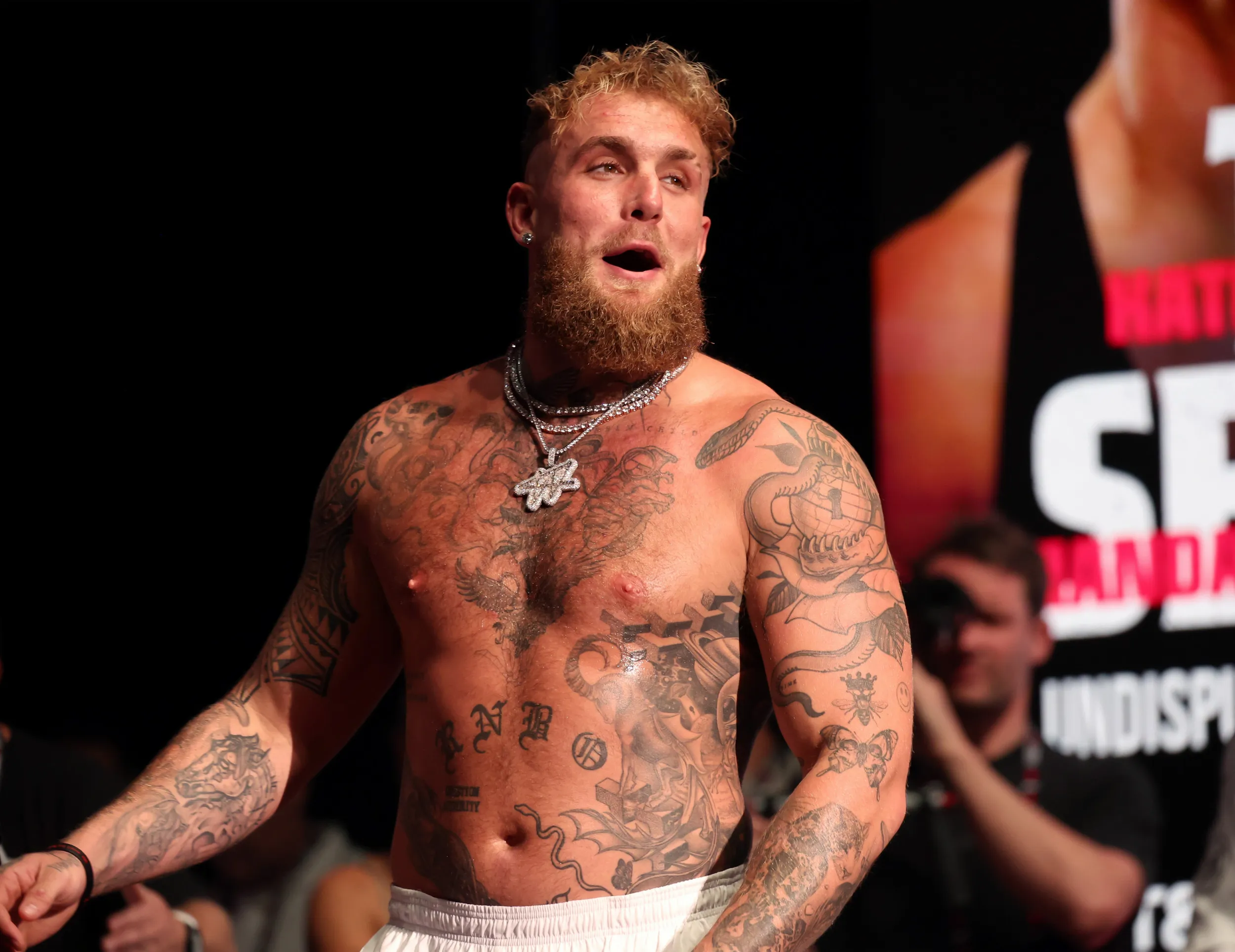 Jake Paul đưa ra câu trả lời bí ẩn chỉ bằng một từ cho tin đồn về trận đấu với Conor McGregor - Newsweek