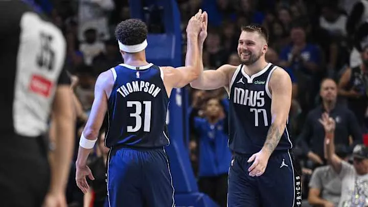 Klay Thompson leads Mavericks to win vs. Spurs in debut