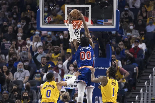 Watch: Warriors' Jonathan Kuminga hammers emphatic two-handed dunk vs.  Lakers - Yahoo Sports