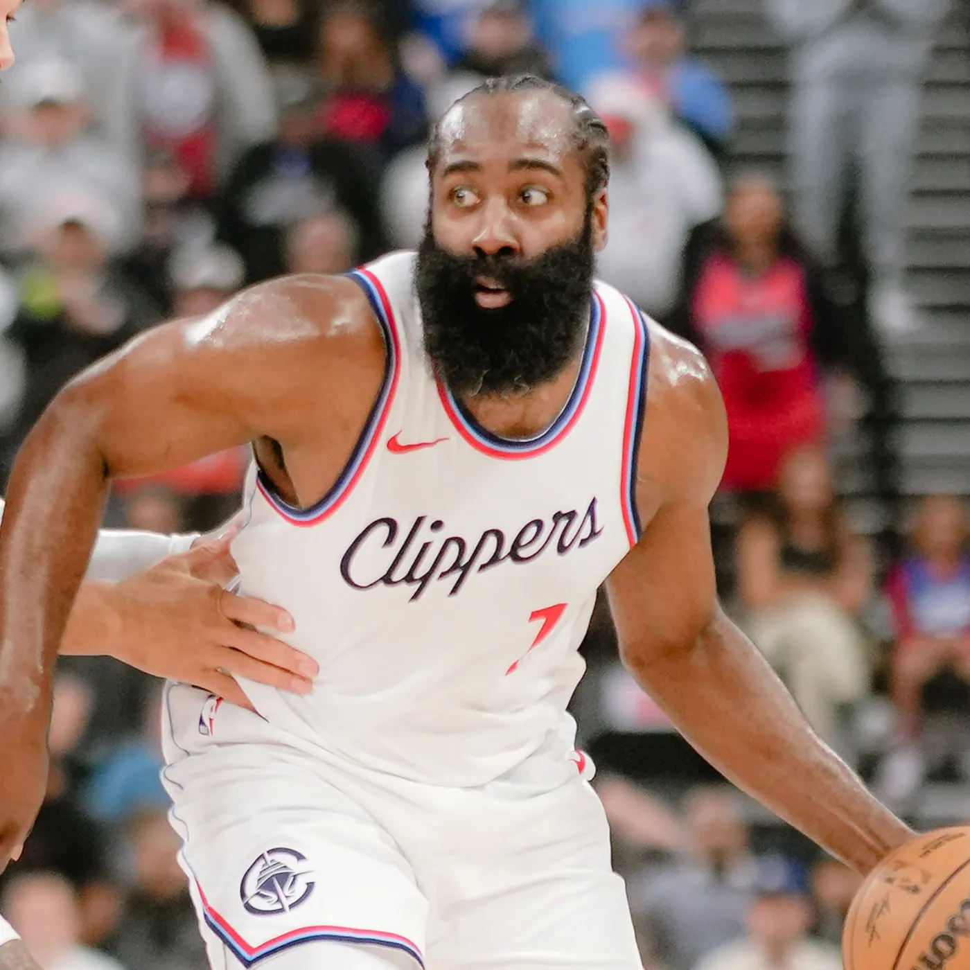 image_676d0f01ce040 James Harden shocks with his unusual style in the NBA