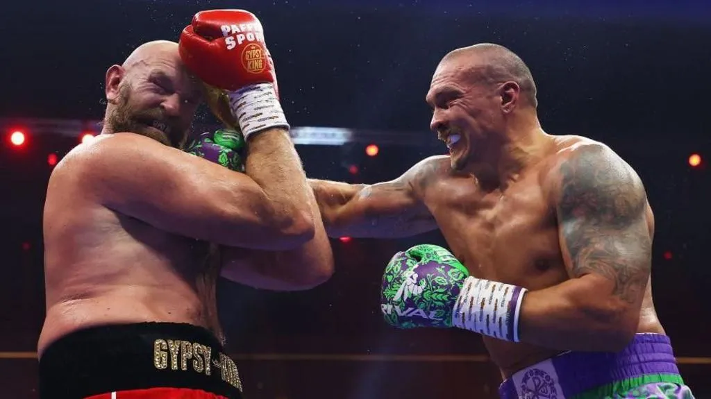 Fury đấu với Usyk 2 TRỰC TIẾP: Kết quả, bảng điểm, số liệu thống kê và phản ứng khi Usyk đánh bại Tyson Fury về điểm - BBC Sport