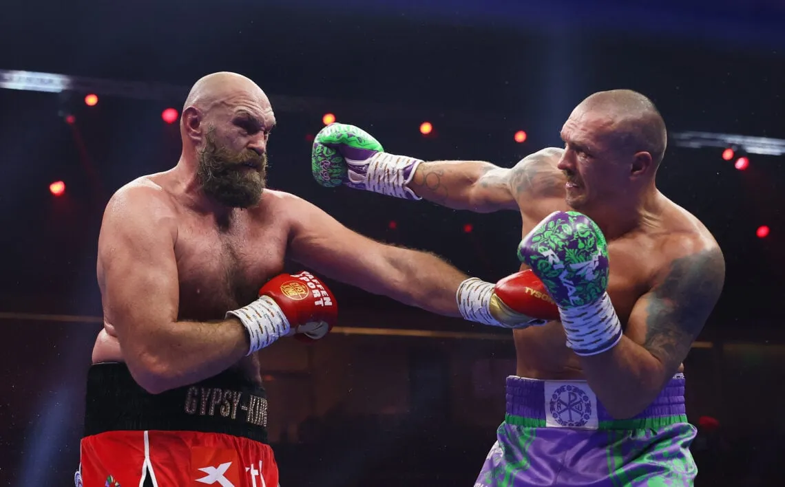 Kết quả trận Oleksandr Usyk vs Tyson Fury 2: Hai đối thủ hạng nặng đối đầu nhau trong một trận đấu 12 hiệp khác