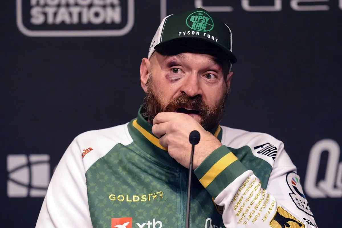 Tyson Fury phản ứng sau trận thua đau đớn thứ hai trước Oleksandr Usyk: 'Anh ấy nhận được một món quà Giáng sinh nhỏ từ ban giám khảo' - MMAmania.com