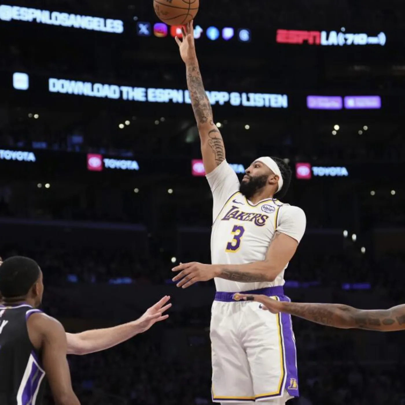 image_677256999618c Anthony Davis and Austin Reaves Propel LeBron-less Lakers to Dominant Win Over Kings