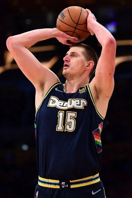 image_677348f2a816b Nikola Jokic's 37-point performance ignites Nuggets' comeback.