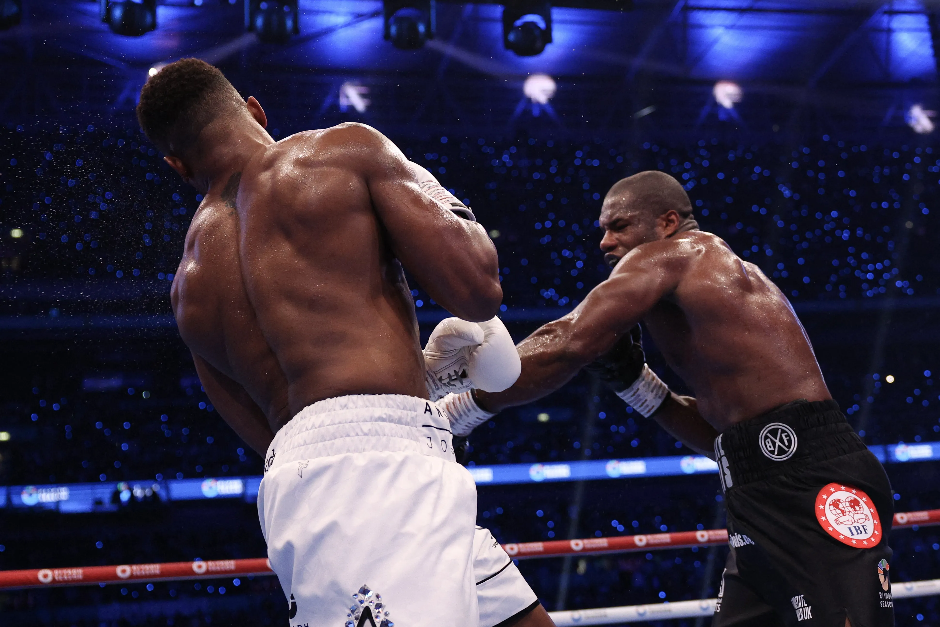 image_6773542e352d6 The reasons why Daniel Dubois won the brutal victory over Anthony Joshua have been revealed. Did he use any tricks?