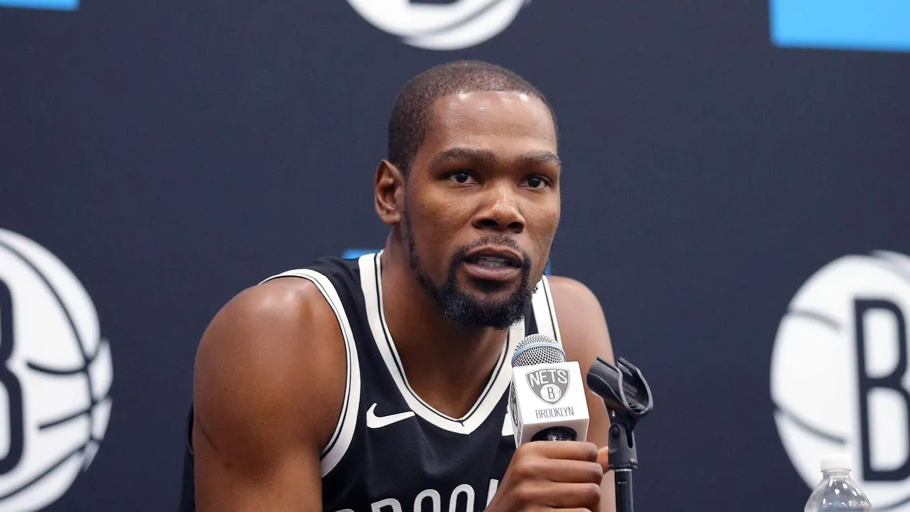 image_67736745551a5 Kevin Durant, an NBA star, was robbed of his $1 million jewelry collection.