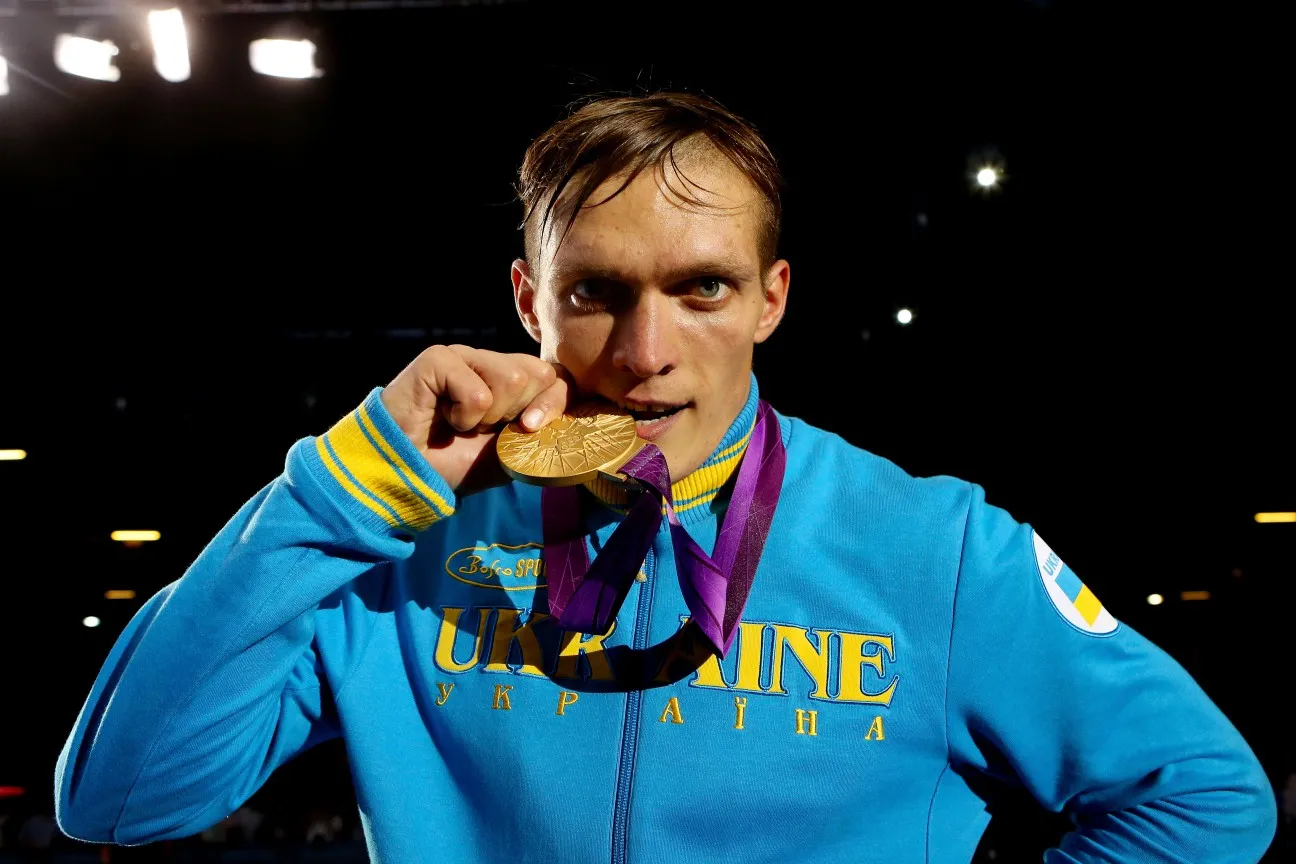 Nhà vô địch quyền anh Oleksandr Usyk là anh hùng khiêu vũ của Thế vận hội, người đã trở thành biểu tượng cho đất nước Ukraine bị chiến tranh tàn phá | The Irish Sun