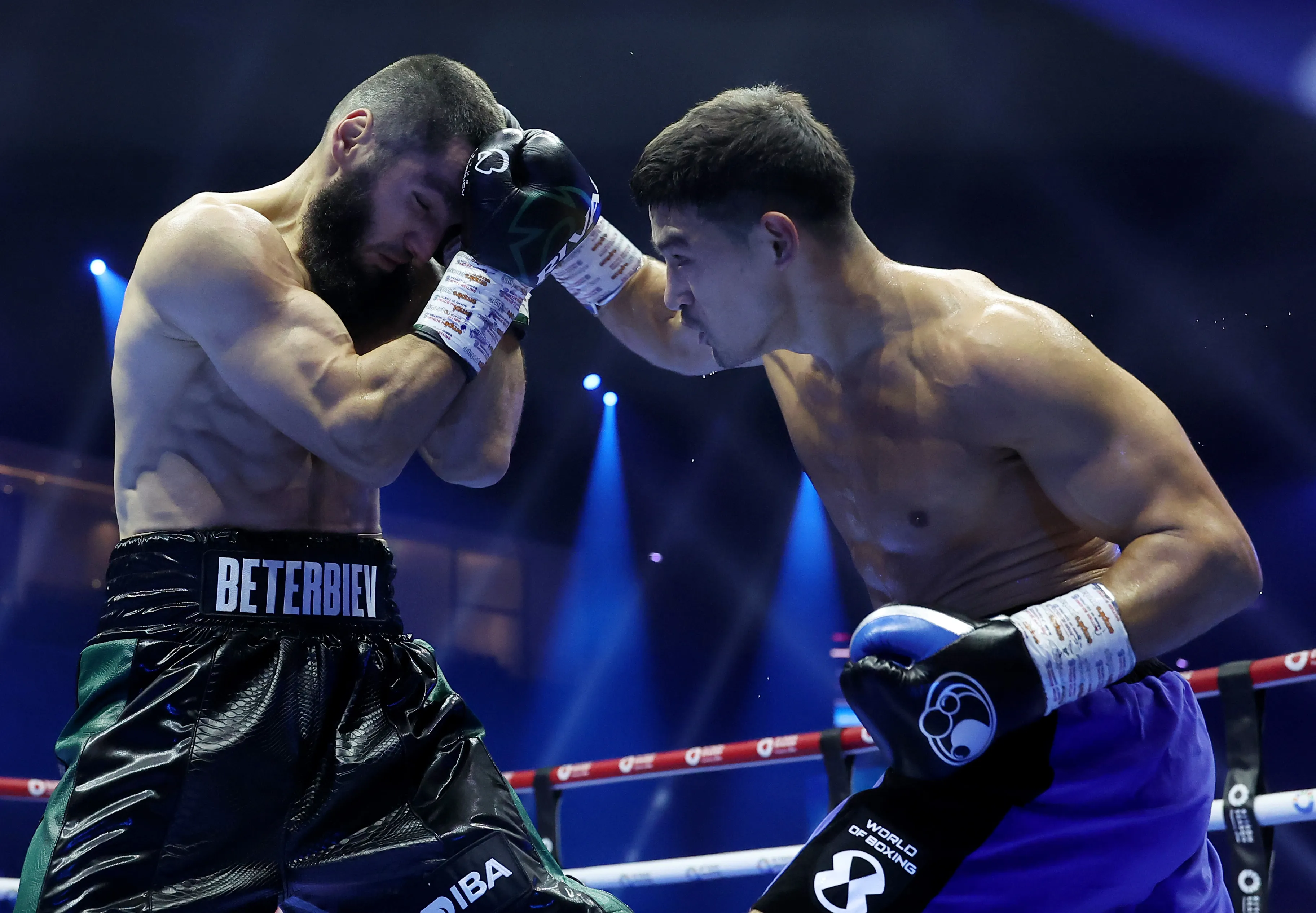 Trận đấu giữa Artur Beterbiev và Dmitry Bivol phá vỡ nghi thức với thông báo không theo thông lệ tại Riyad | The Sun