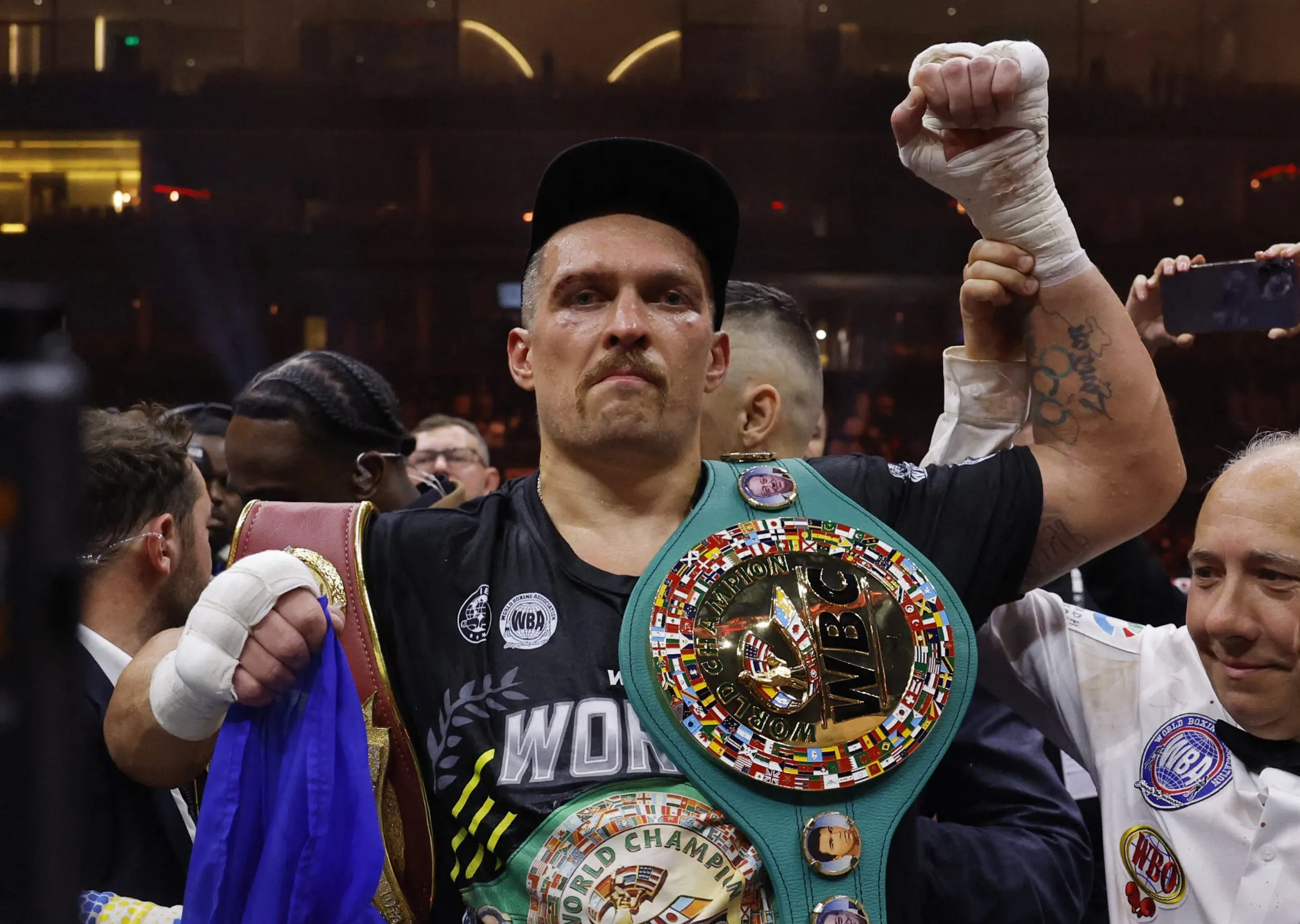 Pride of Ukraine: Oleksandr Usyk's historic victory boosts wartime morale -  Atlantic Council