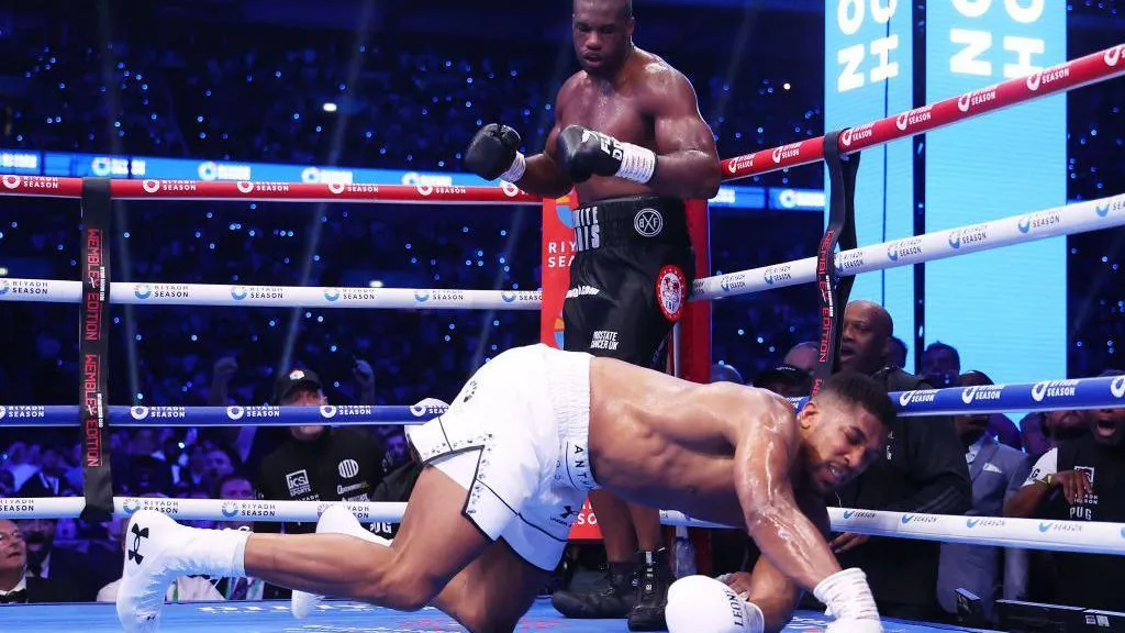 Joshua vs Dubois: Dubois victory over Joshua in 10 pictures - BBC Sport