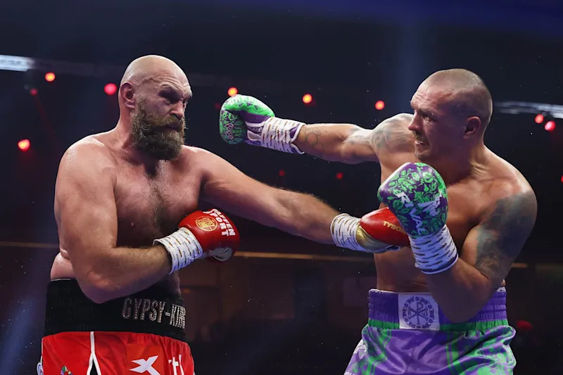 Oleksandr Usyk đánh bại Tyson Fury, giữ lại danh hiệu vô địch hạng nặng sau trận tái đấu | Tin tức, Điểm số, Điểm nổi bật, Số liệu thống kê và Tin đồn | Bleacher Report