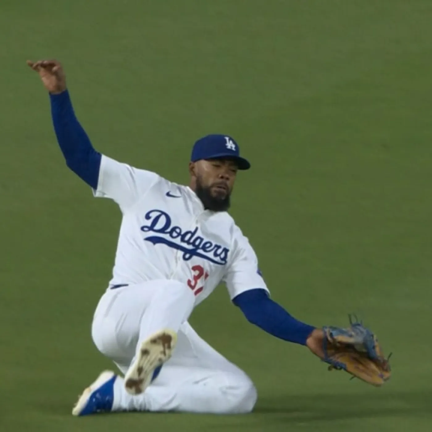 image_67876b244ae07 Shocking Dodgers Trade Gavin Lux's Departure Sparks Emotional Reactions from Teoscar Hernández and Miguel Rojas