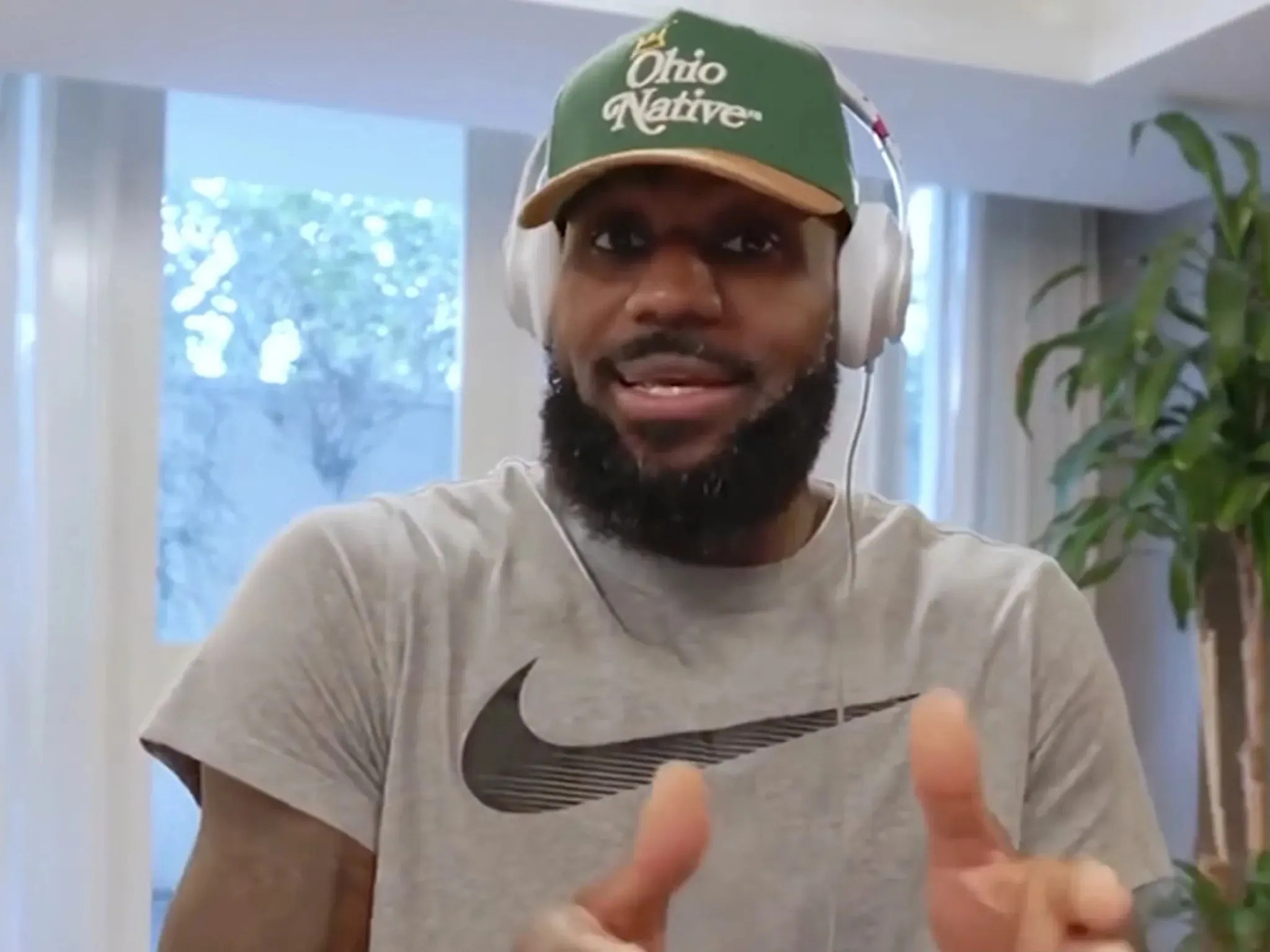 image_67890670cf167 LeBron James’ Shocking NFL Confession Stuns Fans During Kelce Bros. Podcast!