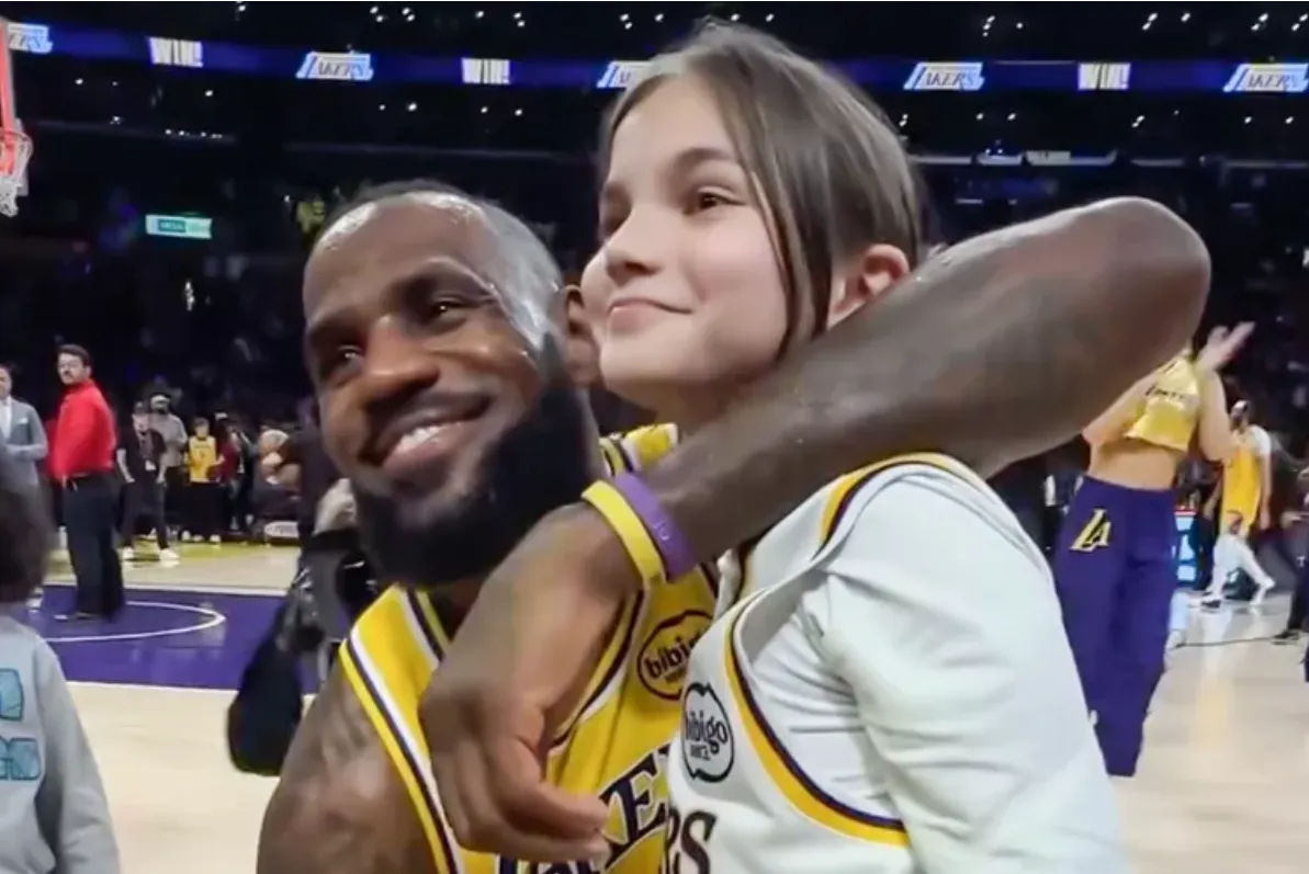 image_678bbcaf2c50c LeBron James Delights Young Fan in Unforgettable Viral Moment