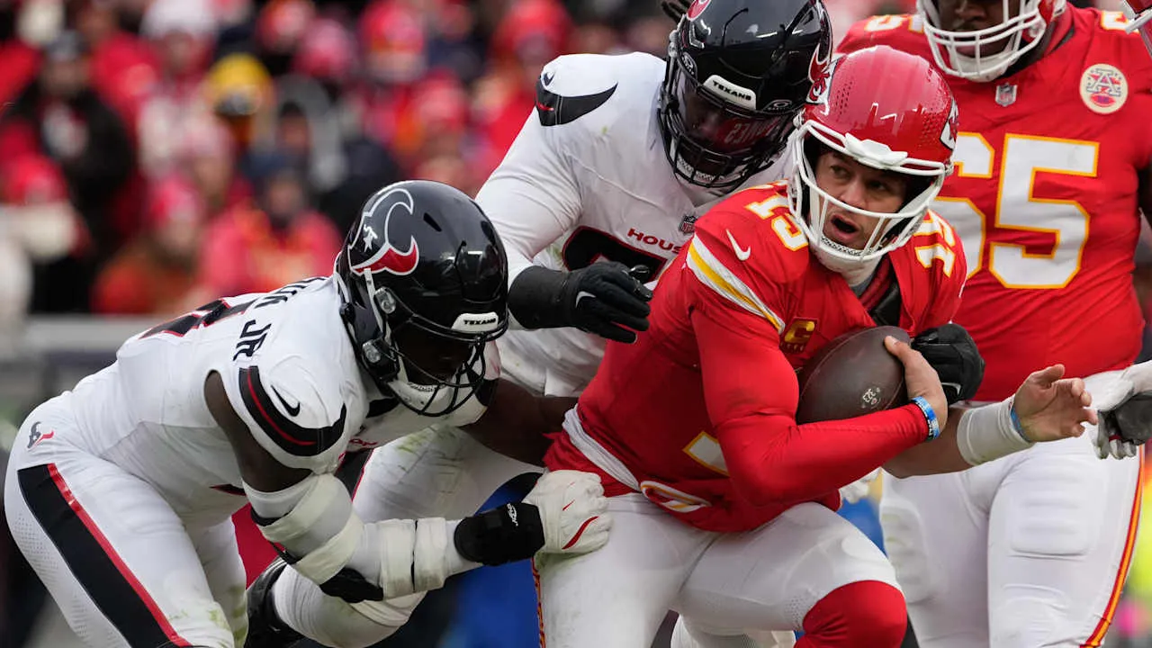 image_678cdc2edec48 NFL Fans Outraged over Roughing Call on Patrick Mahomes in Chiefs vs. Texans