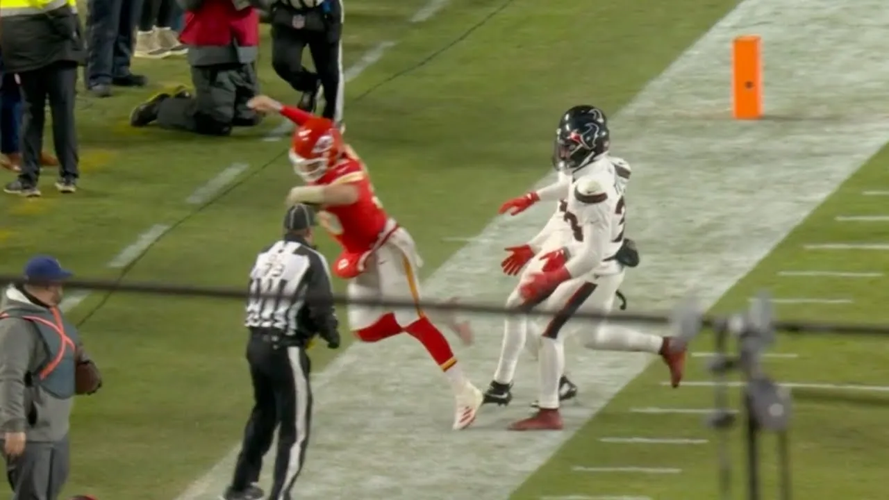 Patrick Mahomes PATHETIC FLOP Out of Bounds vs Texans...