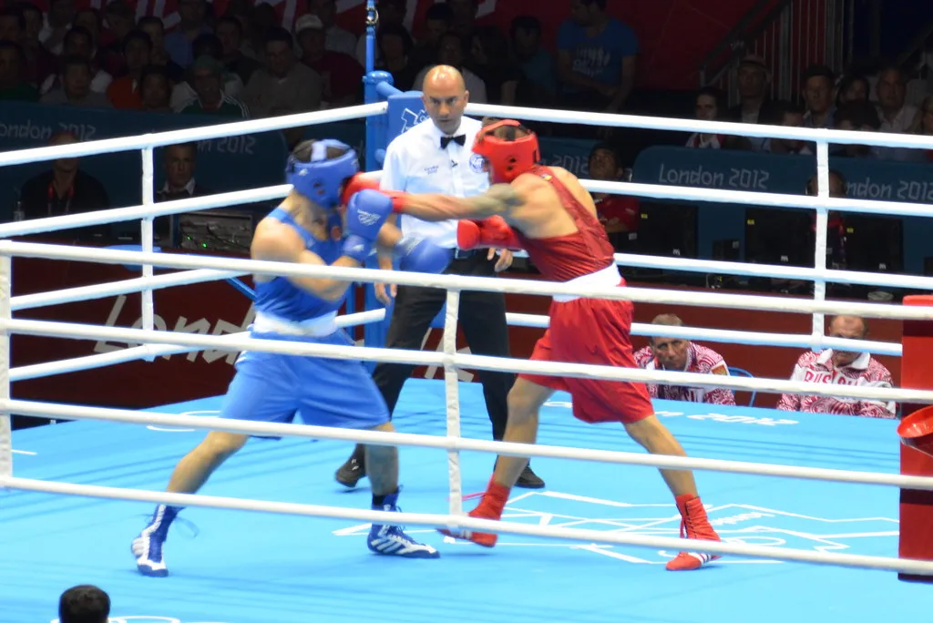 Heavyweight punches - Artur Beterbiev vs Oleksandr Usyk (3… | Flickr