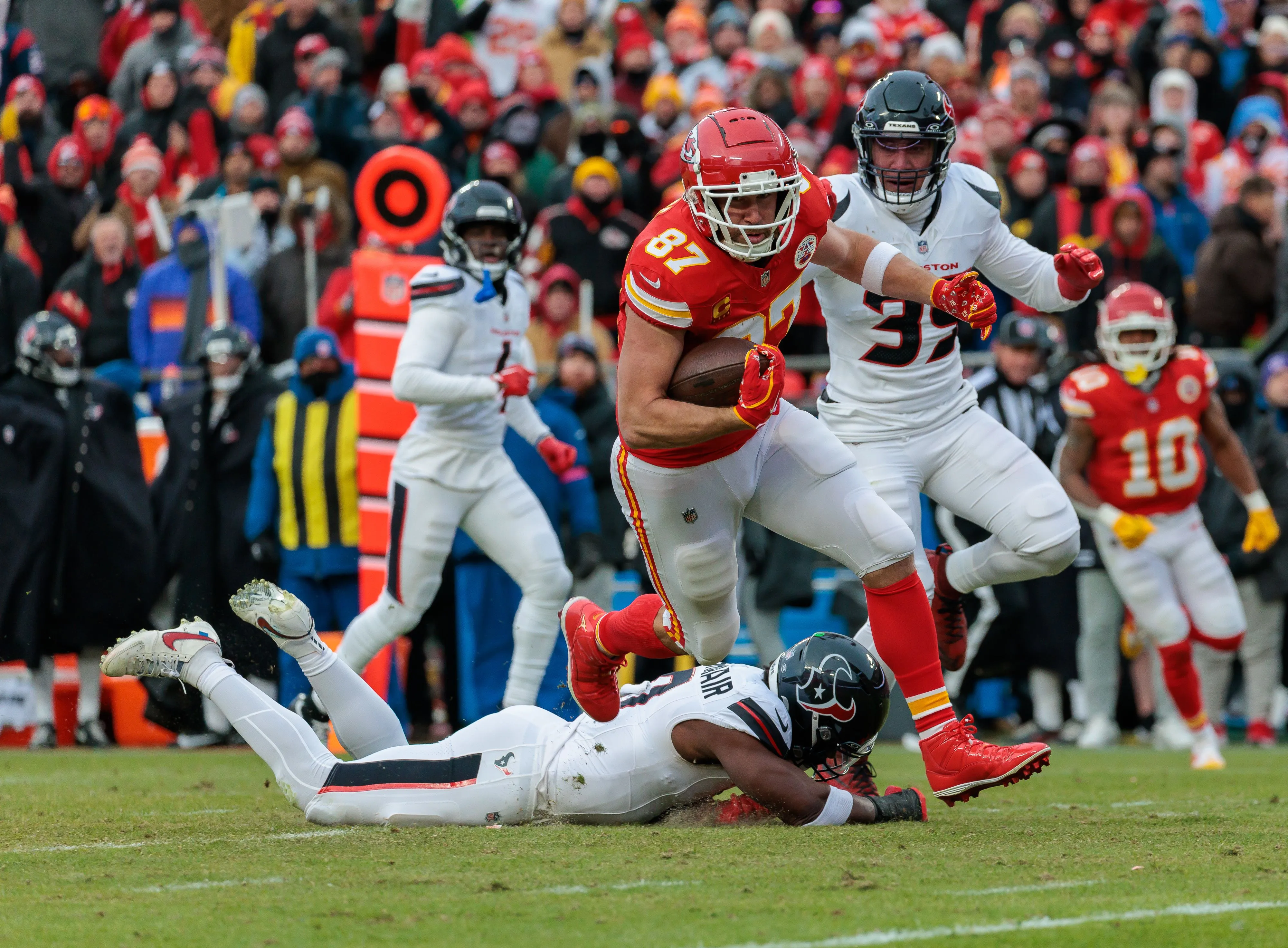 Hidden Chiefs bench-cam captures Travis Kelce remarks vs Texans that proved  he was ready for season-best performance | The US Sun