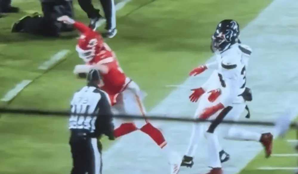 Patrick Mahomes clearly flopped vs. Texans and wasn't penalized