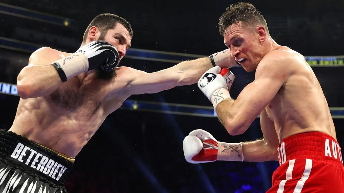 Kết quả, điểm nổi bật của trận đấu Artur Beterbiev vs. Callum Smith: Nhà vô địch Unified ghi thêm một cú TKO tàn bạo để giữ lại danh hiệu - CBSSports.com