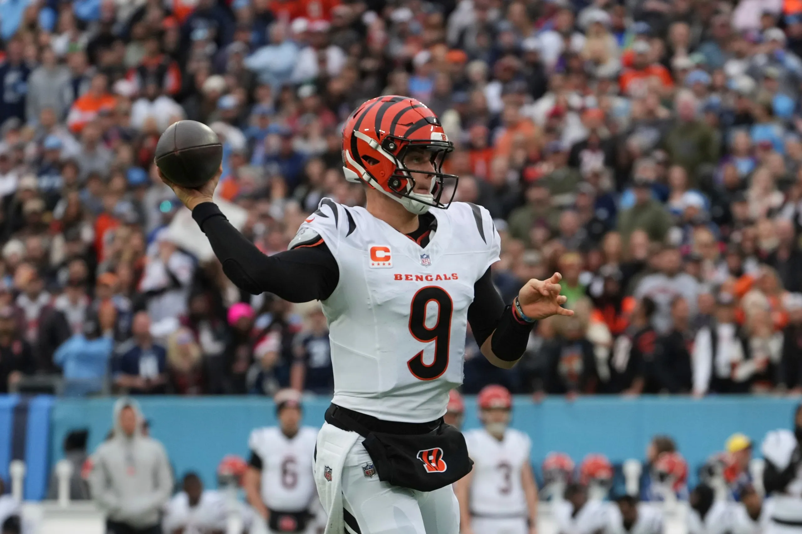 Joe Burrow sets franchise record with 3 more TD passes as Bengals beat  Titans 37-27 | WDTN.com