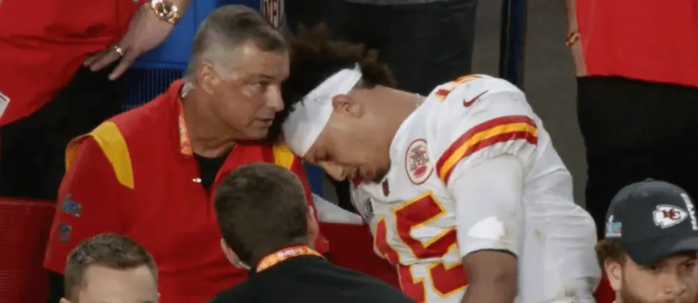 What Patrick Mahomes told the Chiefs after hurting ankle in Super Bowl