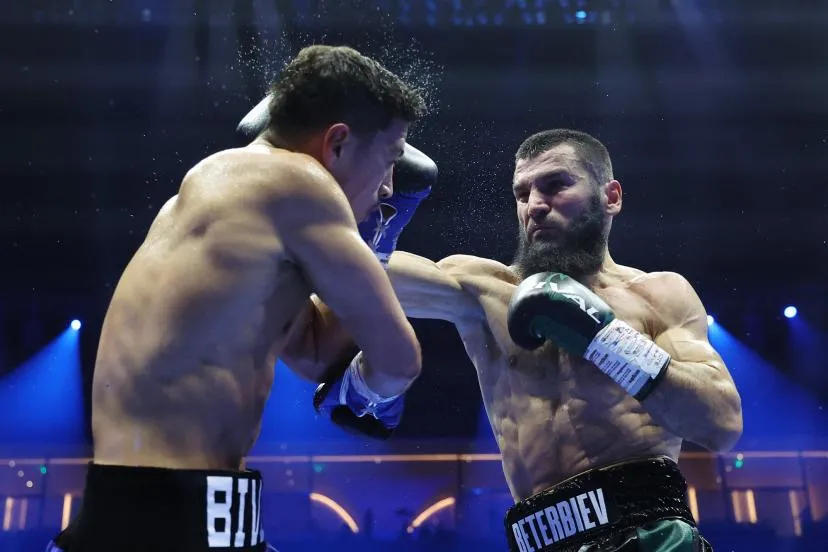 Artur Beterbiev bat Dmitry Bivol et unifie les ceintures des mi-lourds