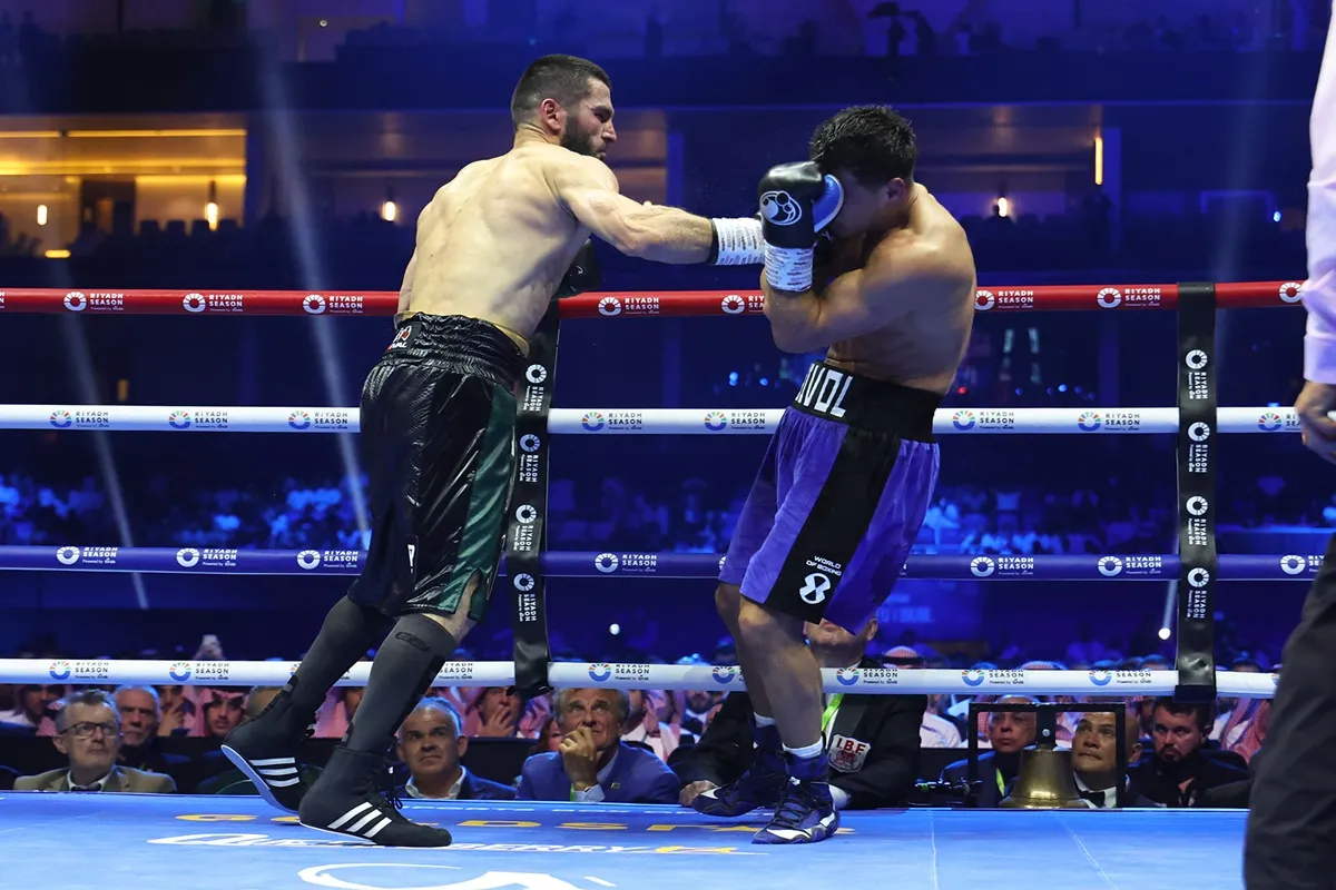 Max Boxing - News - Artur Beterbiev Defeats Dmitry Bivol to Win Light  Heavyweight Crown