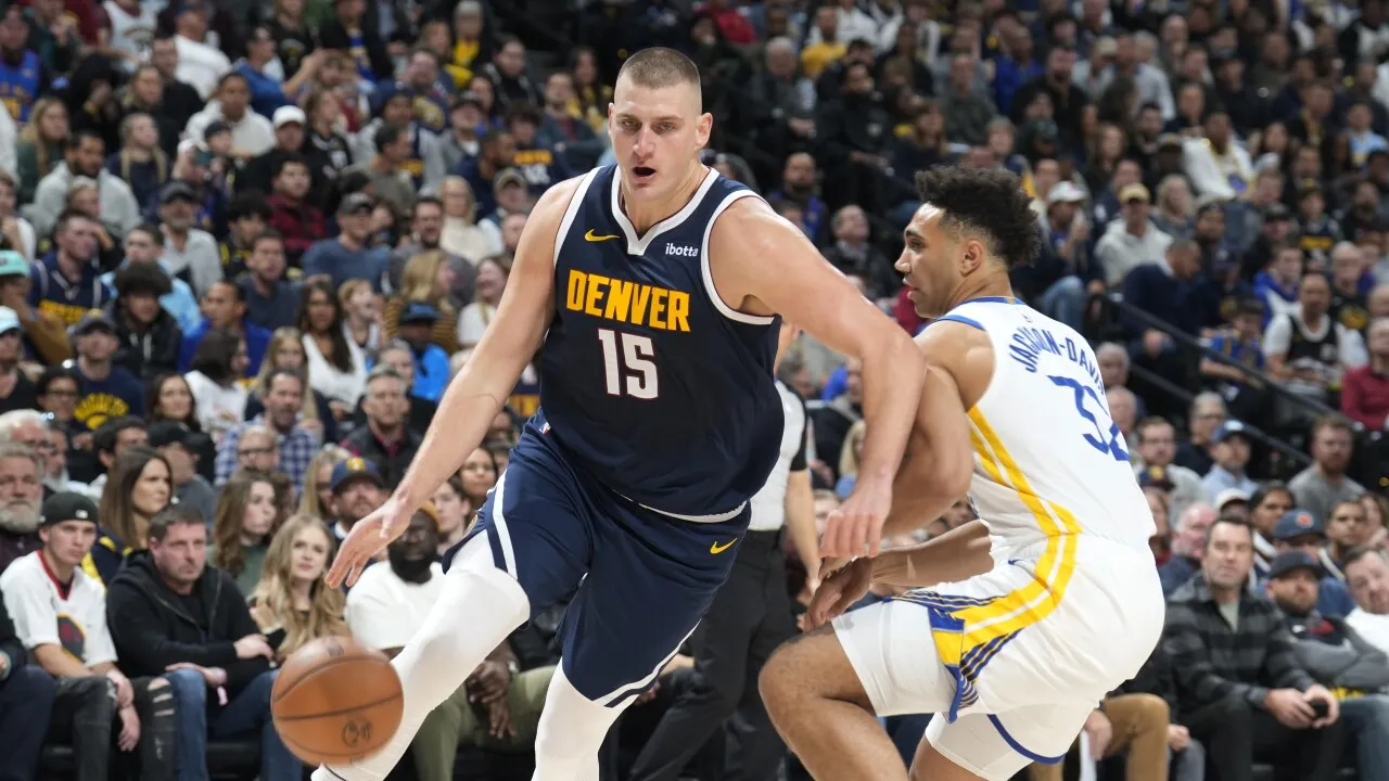 Exhausted Jokic scores 35 points, Nuggets hold off Curry, Warriors 108-105