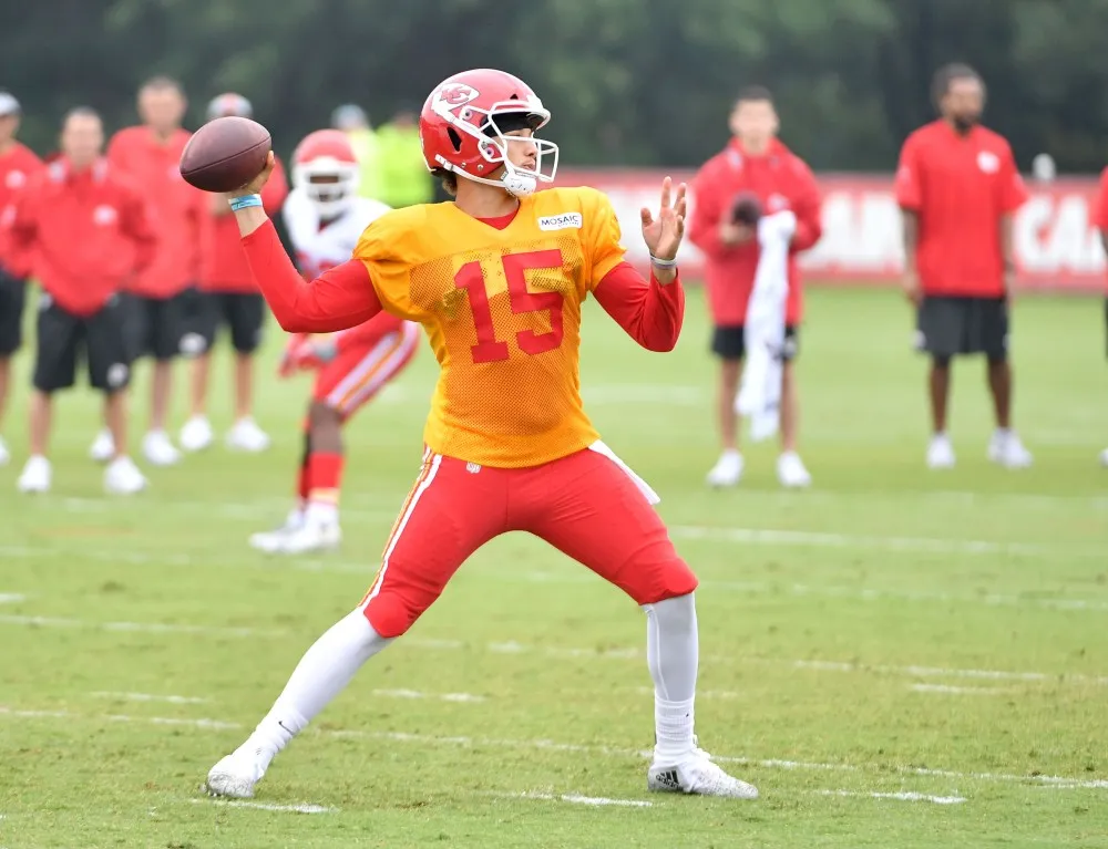 One drop ruins perfect practice day for Patrick Mahomes