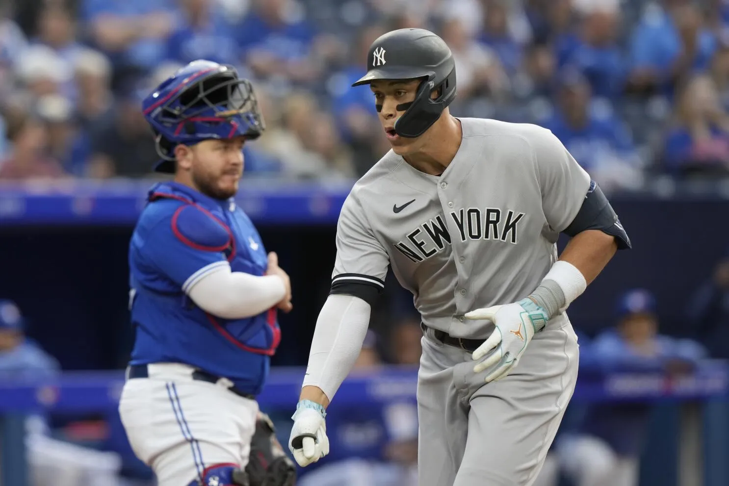 Yankees slugger Aaron Judge sparks controversy with glance at bench | AP  News